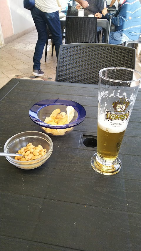 stazione di servizio -Bar tabaccheria di Cresce