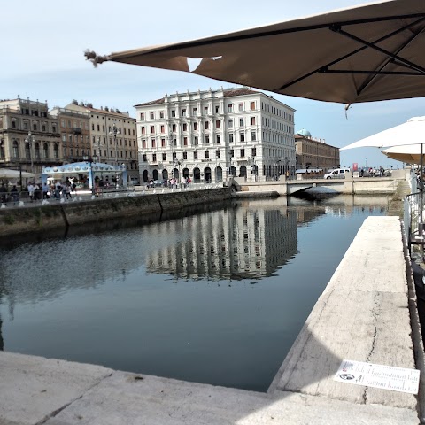 Caffè Ferrari Trieste bar