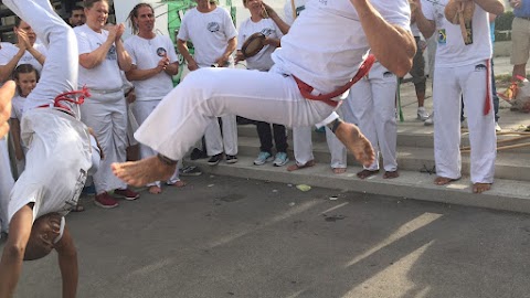 Capoeira Bologna - Meia Lua Inteira