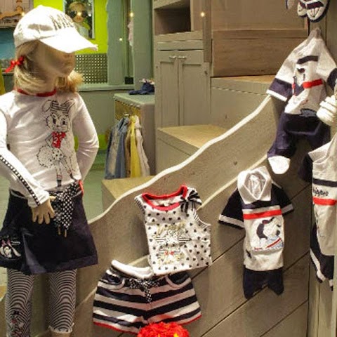 Negozio di abbigliamento moda bambino Baby Mode