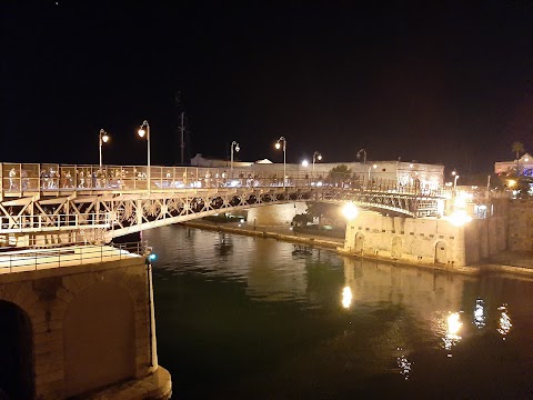 Taranto - P.za della Libertà 10 (Stazione F.S.)