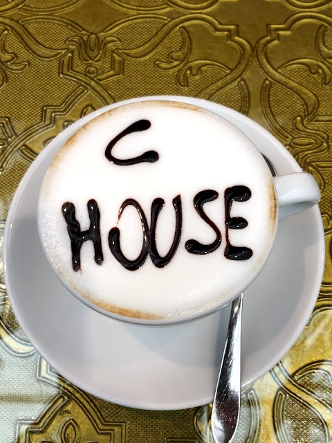 C house Café