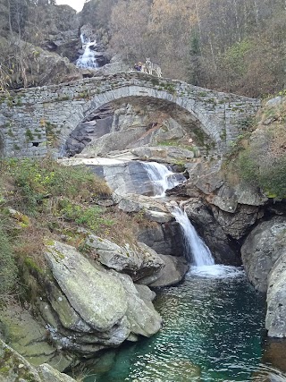 Sentiero per la Cascata di Fondo e Tallorno