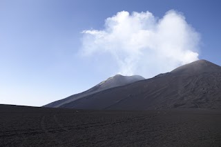 EXCURSION ETNA JEEP e TREKKING from Linguaglossa, Giardini Naxos ,Giarre, Riposto ,Mascali, Taormina , Siracusa , Palermo - Minibus navetta per le piste da sci Etna nord- escursioni guidate sull'Etna -