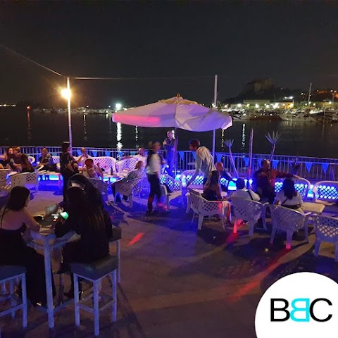 BBC BAY BEACH CLUB. DISCO AMERICAN-LOUNGE-BAR. EVENTI.