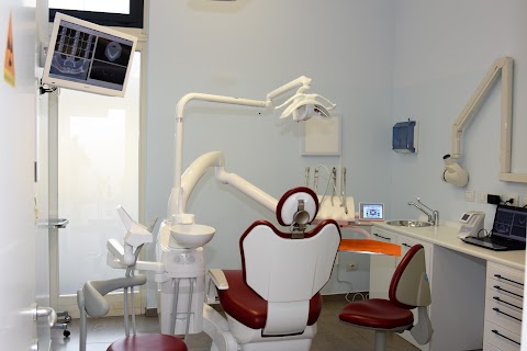 Studio Dentistico Dr. Emilio Corvino Centro di Terapia Parodontale e Implantare