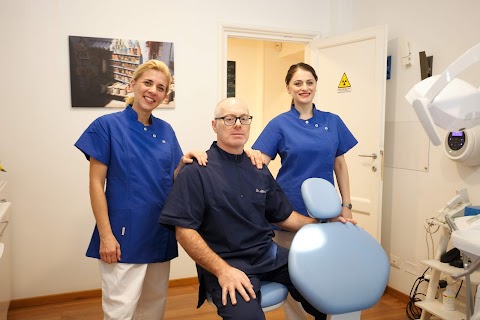 AT Dental Dott. Alberto Pujia | Dentista Roma