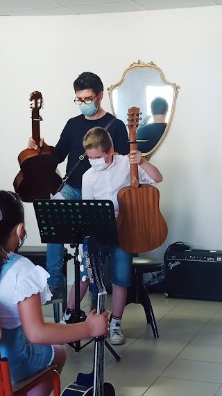 Scuola di Musica Musicamente - II Sede Associazione Giovani Note