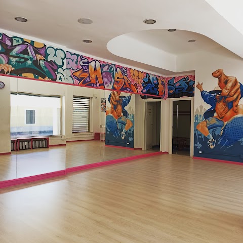 R-DANCE SCHOOL