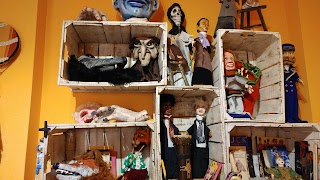 PUPPET HOUSE