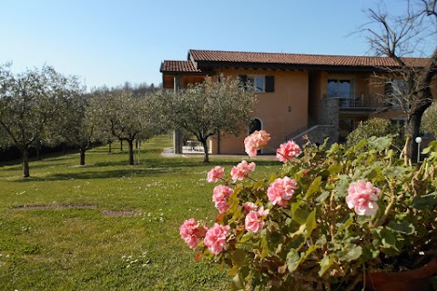 Garda Hill Agriturismo Ferienwohnungen Hotel