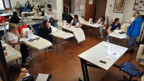 Accademia Ars Estetica Valmontone - Corsi Regionali di Estetica, Parrucchiere e Make Up