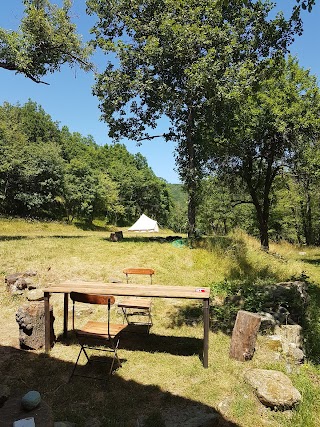 Tenda sul fiume con spa naturale