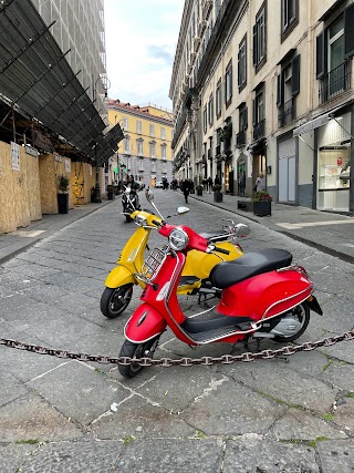 Rent Scooter Vespa Napoli Gallo Sprint