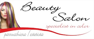 Beauty salon specialist in color