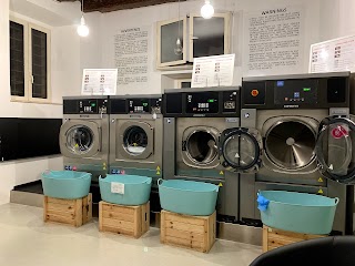 LAUNDROMAT - LAVANDERIA White Cloud Laundrette