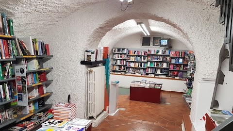 Mondadori Bookstore