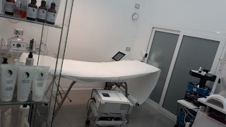 Beauty Cris - Epilazione Laser, Radiofrequenza, Pressoterapia, Epilazione e ciglia, Manucure e pedicure trucco