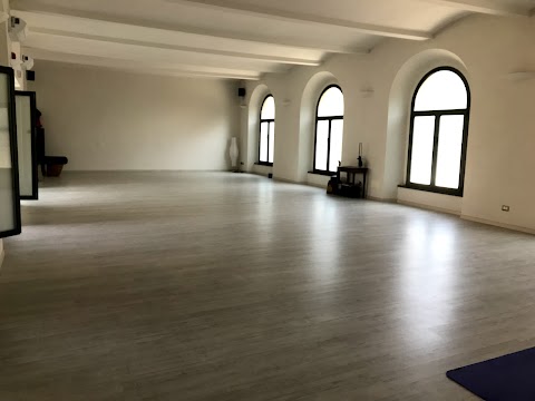 Scuola di Yoga Rhamni ASD