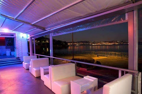 BBC BAY BEACH CLUB. DISCO AMERICAN-LOUNGE-BAR. EVENTI.