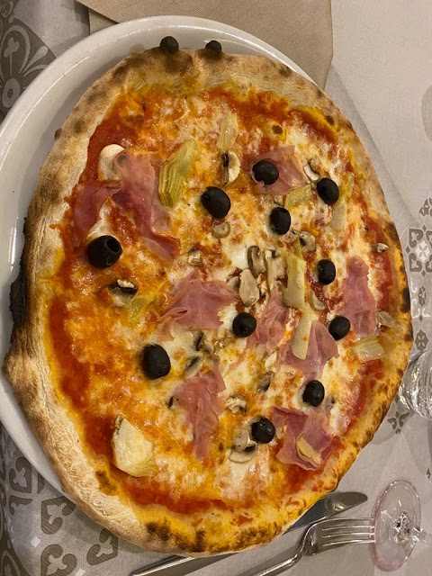 Ristorante - Pizzeria - Braceria "IL CASALE"