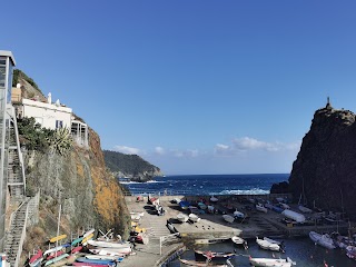 La Cueva Blanca | Tour in barca alle 5 terre, Stabilimento balneare, Bar e Ristorante