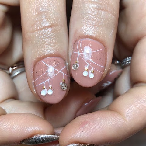 Cinderella Nail ART Centro Estetico, specializzato nella ricostruzione unghie .