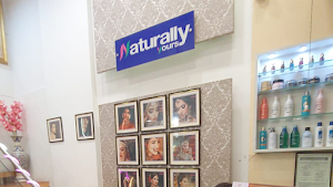 Naturally Yours Salon नैचरली यॉर्ज़ सलोन