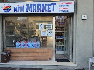 Mini Market di Ahmad Ijaz