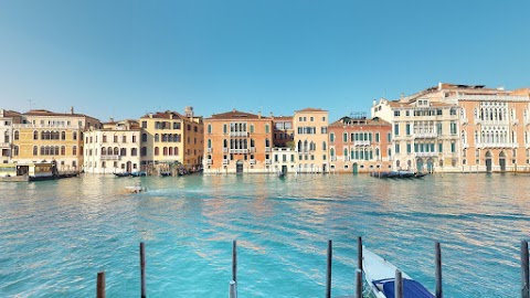 The Red House Company - Rental Apartments in Venice