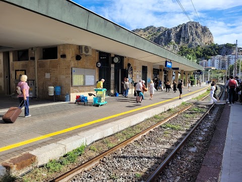 Stazione Ferroviaria di Cefalù