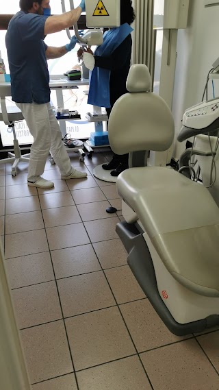 Studio Dentistico ODONTOTEAM sas di Usuelli G. e C.