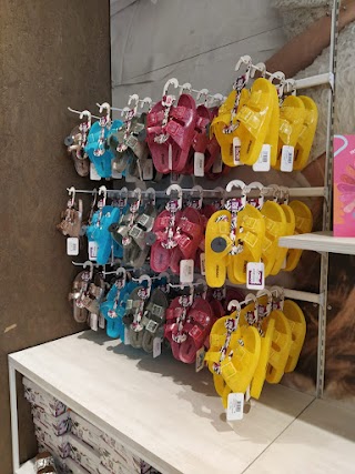 Crocs -- Colors of California