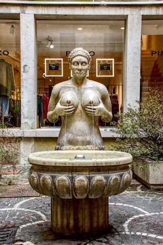 Fontana delle Tette