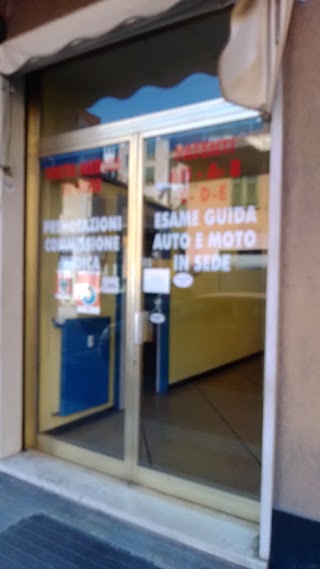 Autoscuola Ghio ( chiuso 12:30/15:30)