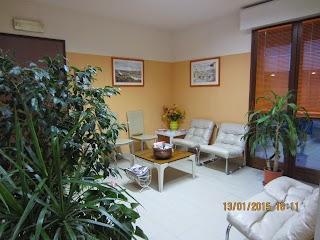 Studio Dentistico Dr.ssa Vannetti M. Rita - Odontoiatria, implantologia, protesi, medicina estetica