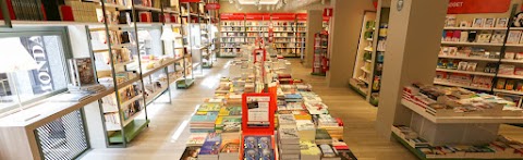 Mondadori Bookstore