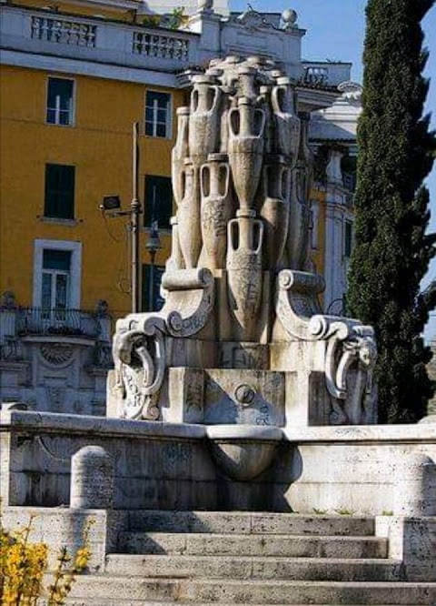 Fontana delle Anfore