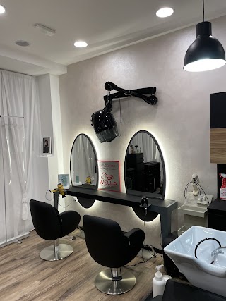 MD Hair & Beauty via delle Ande 5