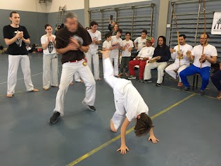 Capoeira Bologna - Meia Lua Inteira