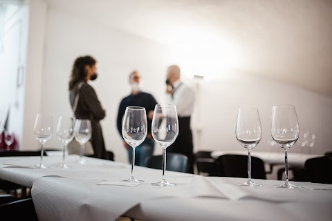 AISV - Accademia Italiana del Saper Vivere - Corso di Avvicinamento al Mondo del Vino e Alla Degustazione