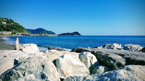 Spiaggia Bocciofila Cavi Di Lavagna