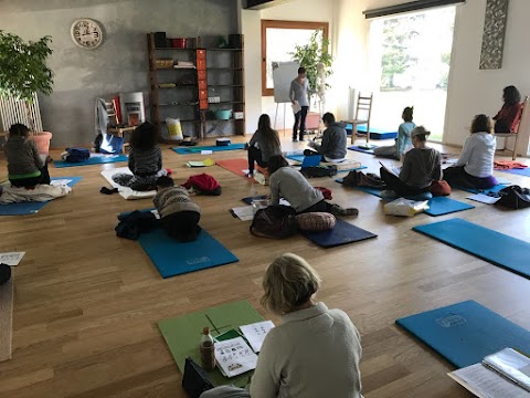 AYCO Accademia Yoga di Consapevolezza