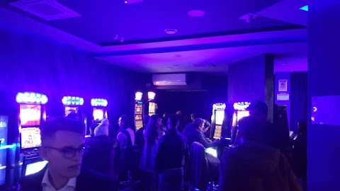 Play House Sala Slot & VLT