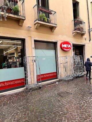 Metà supermercati