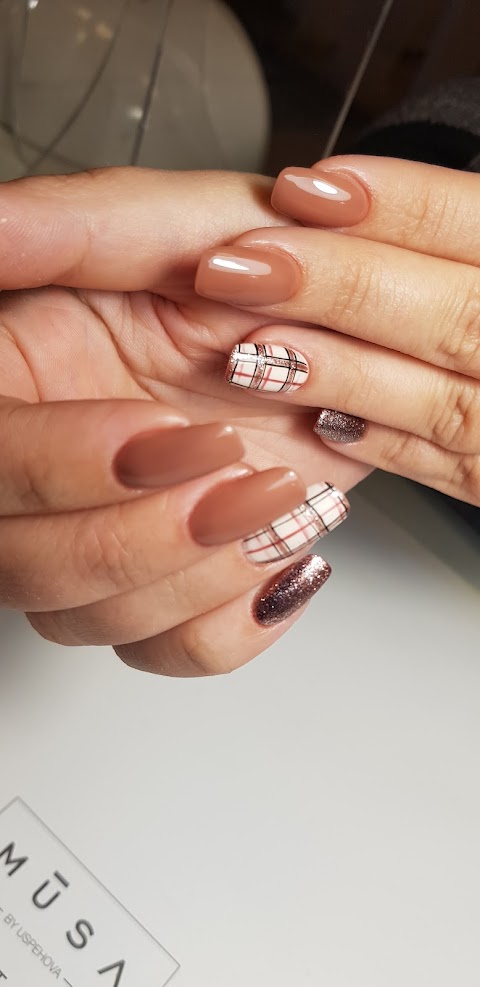 Dm Nails