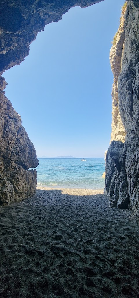 Mongiove Spiaggia e Grotte di Valle Tindari