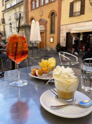 Caffè Nero a Metà