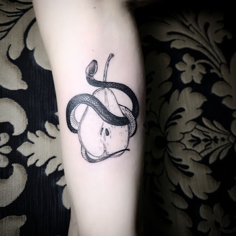 La Balena Nera -electric Tattoo shop-