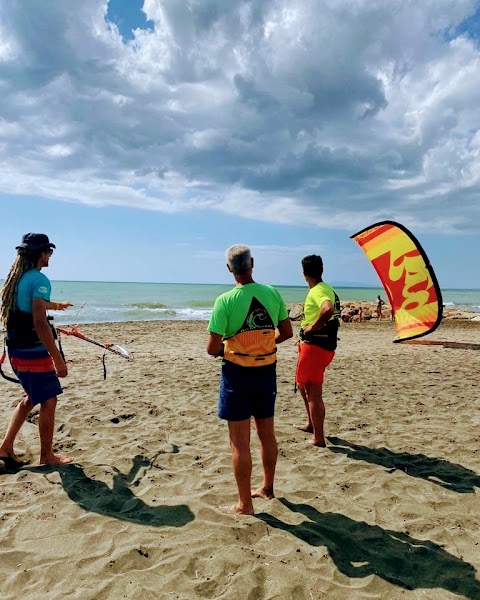 scuola kitesurf, windsurf, wingfoil e surf. "Pierschool"